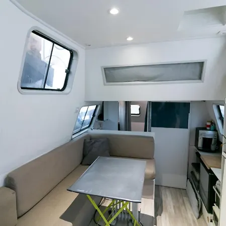 Πλωτό κατάλυμα Bateau Penichette Atypique